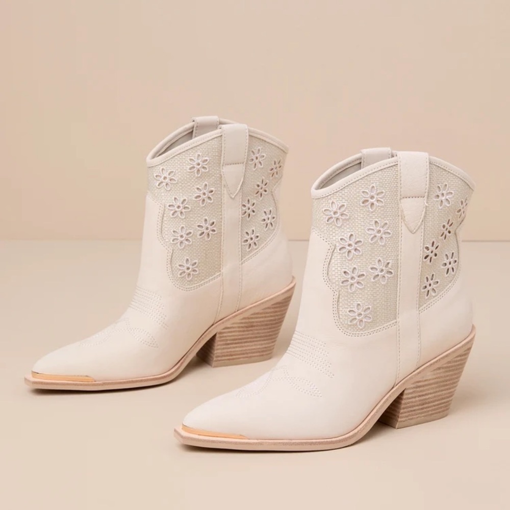 Dolce Vita Oatmeal Western Ankle Boots